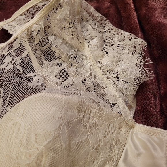 Silky and lace bracelet to a set. Top is size Small . Oh la la Cherri - Picture 7 of 12